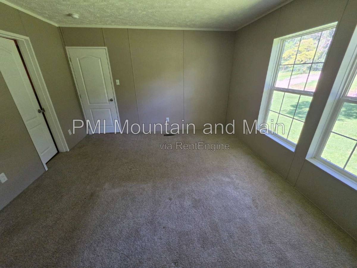 House for rent at 150 Porter Rd, Asheville, NC 28803