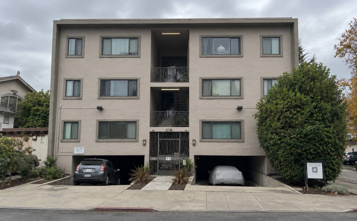 Apartment for rent at 454 34th St, Oakland, CA 94609