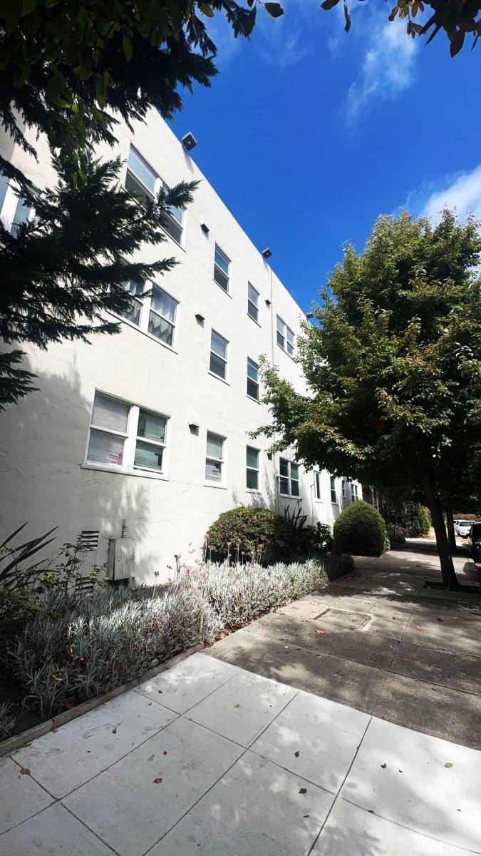 Apartment for rent at 454 34th St, Oakland, CA 94609
