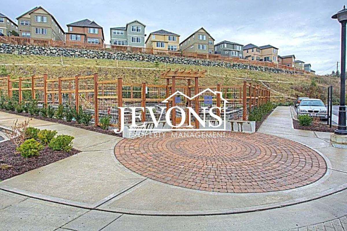 House for rent at 1399 NE Hickory Lane, Issaquah, WA 98029
