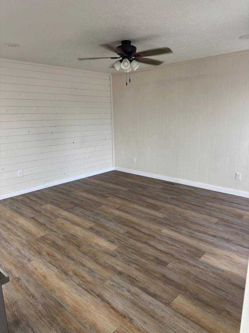 Apartment for rent at 1623 S Pike Ave, Bolivar, MO 65613