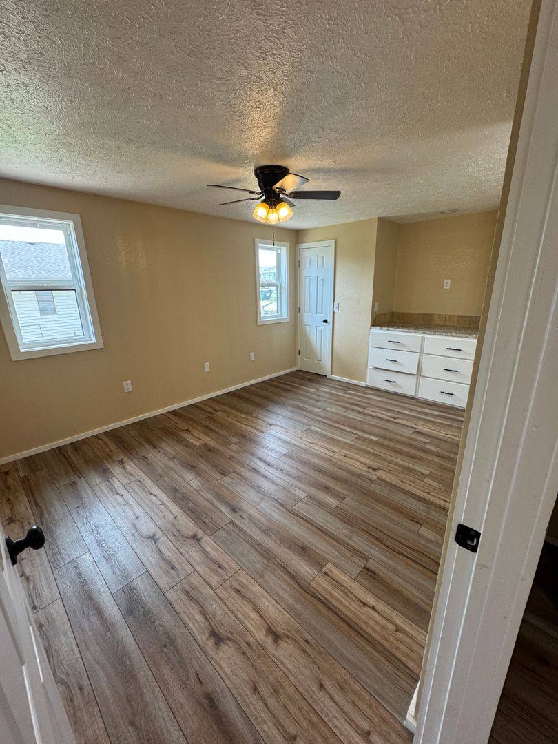 Apartment for rent at 1623 S Pike Ave, Bolivar, MO 65613