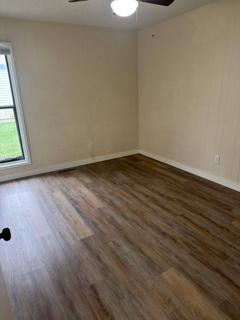 Apartment for rent at 1623 S Pike Ave, Bolivar, MO 65613