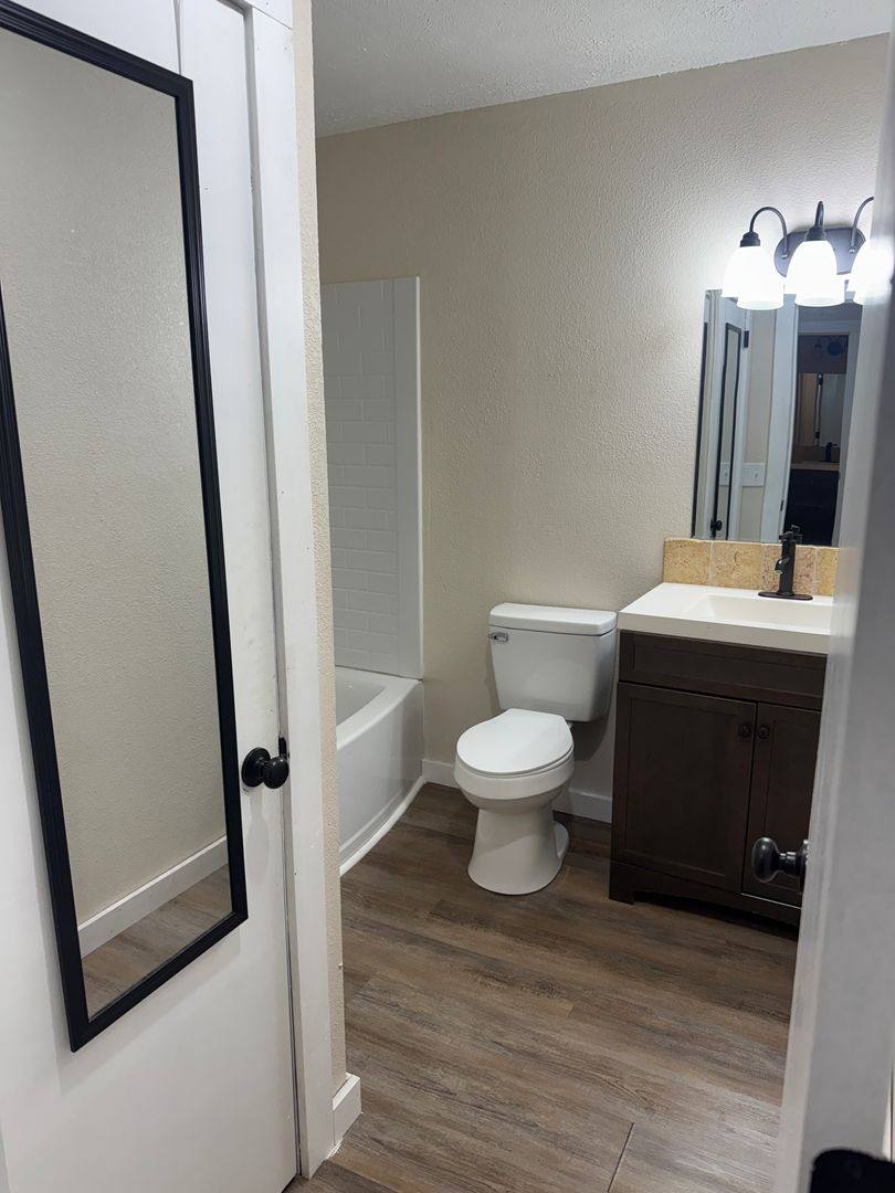 Apartment for rent at 1623 S Pike Ave, Bolivar, MO 65613