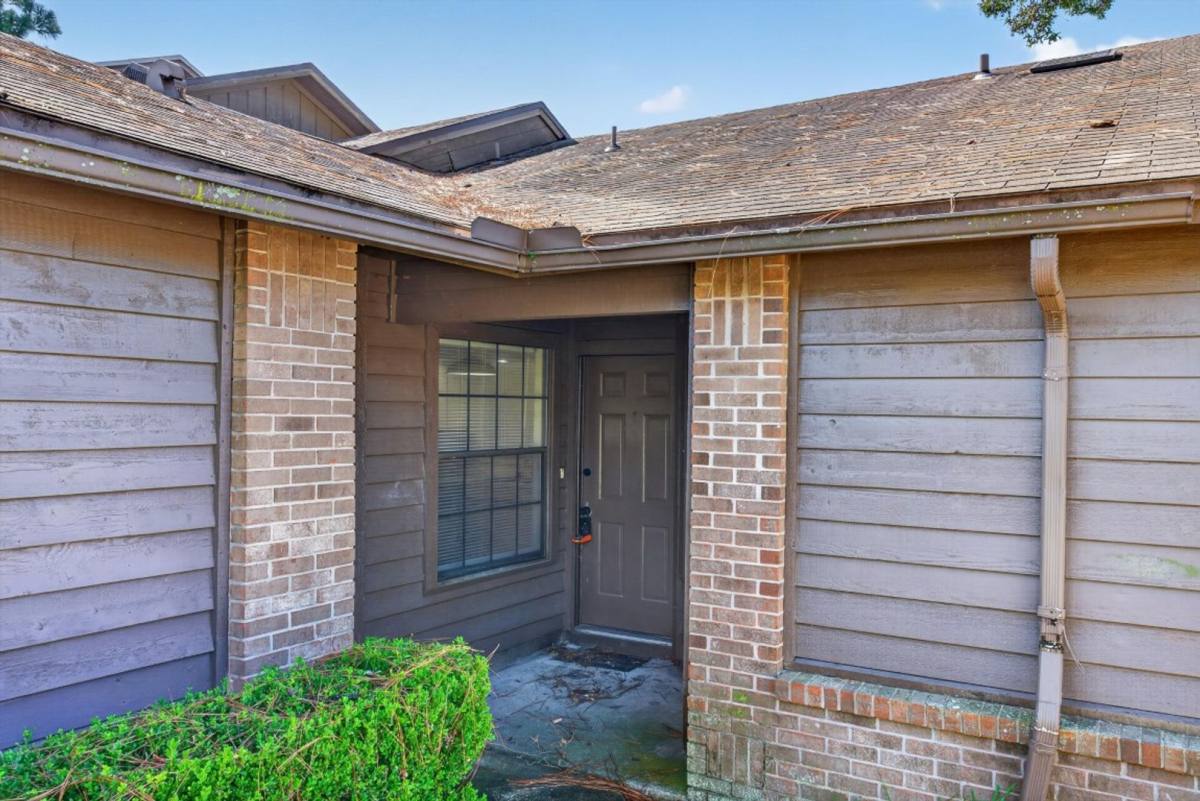 House for rent at 8010 International Village Dr, Jacksonville, FL 32277