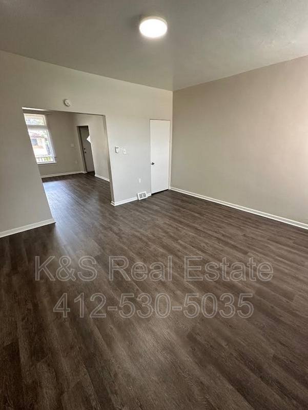 Townhouse for rent at 527 Marwood Ave, McKees Rocks, PA 15136