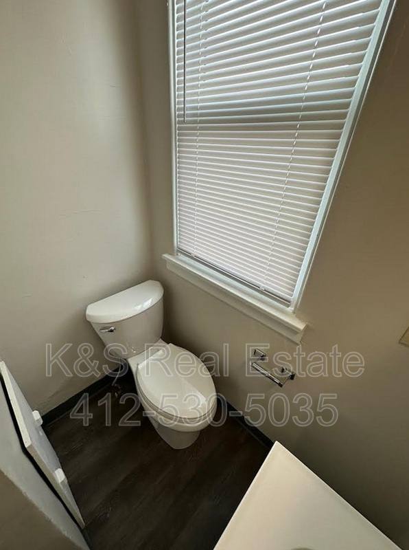 Townhouse for rent at 527 Marwood Ave, McKees Rocks, PA 15136