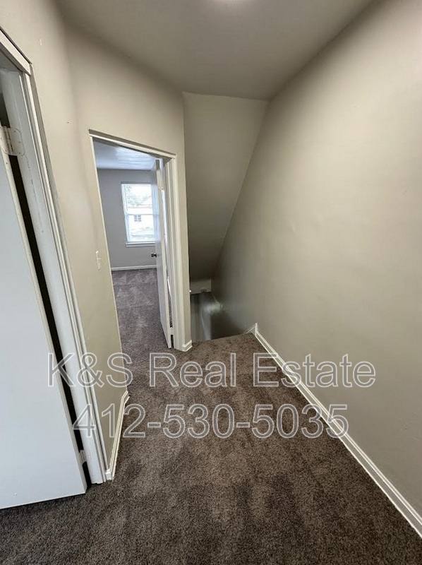 Townhouse for rent at 527 Marwood Ave, McKees Rocks, PA 15136