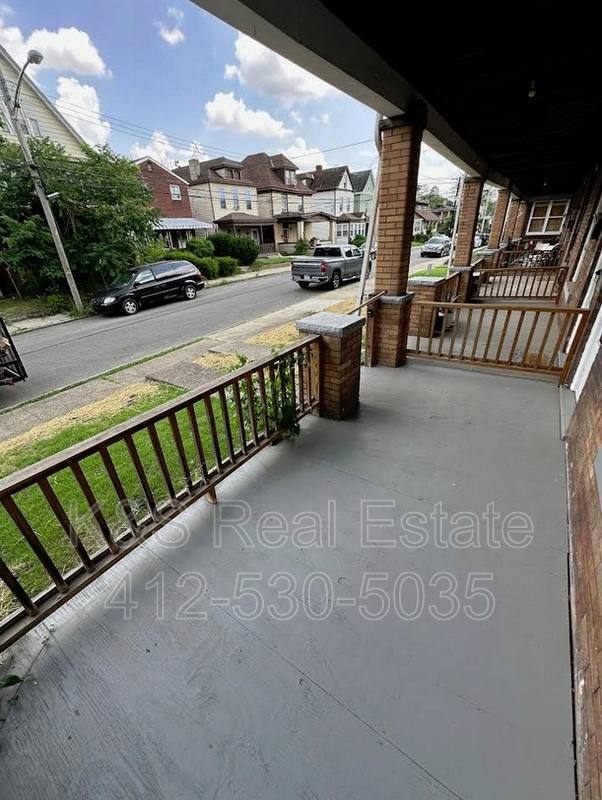 Townhouse for rent at 527 Marwood Ave, McKees Rocks, PA 15136