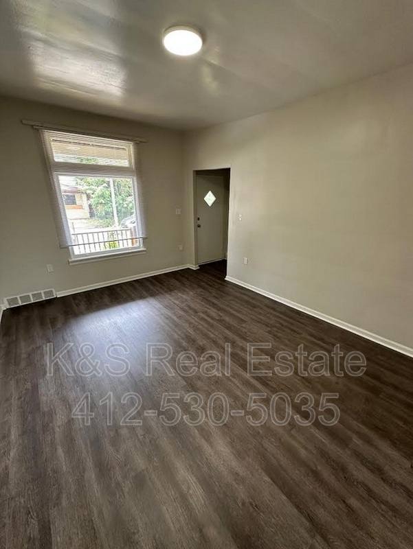 Townhouse for rent at 527 Marwood Ave, McKees Rocks, PA 15136