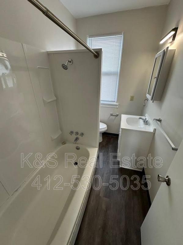 Townhouse for rent at 527 Marwood Ave, McKees Rocks, PA 15136