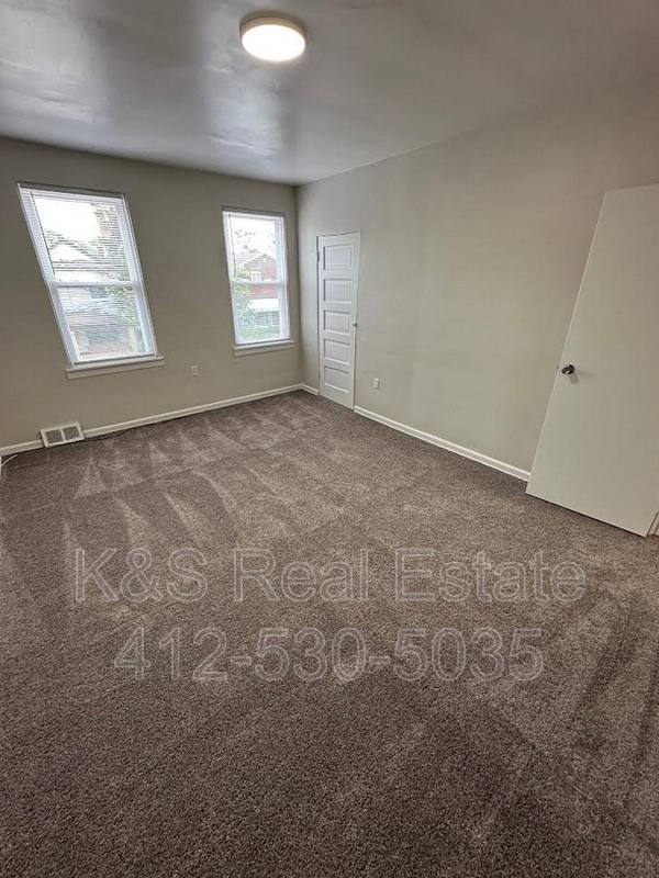 Townhouse for rent at 527 Marwood Ave, McKees Rocks, PA 15136
