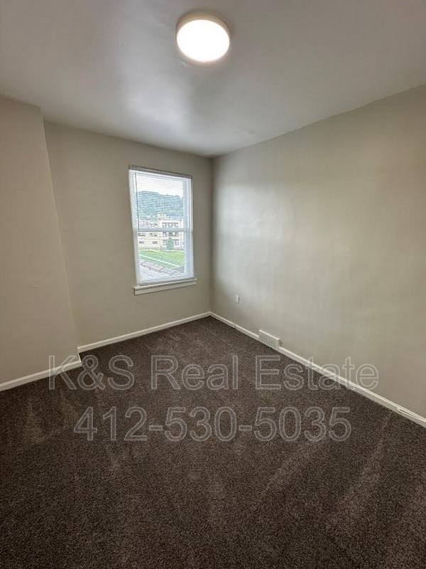 Townhouse for rent at 527 Marwood Ave, McKees Rocks, PA 15136