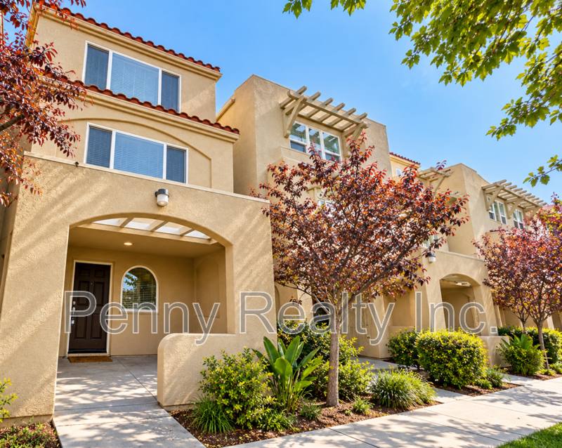 Townhouse for rent at 4820 Charles Lewis Way, San Diego, CA 92102