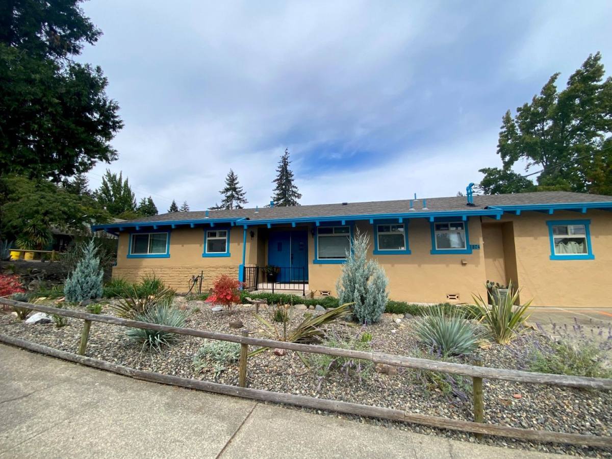 Apartment for rent at 2123 NW Watters & 1874 Moore, Roseburg, OR 97471