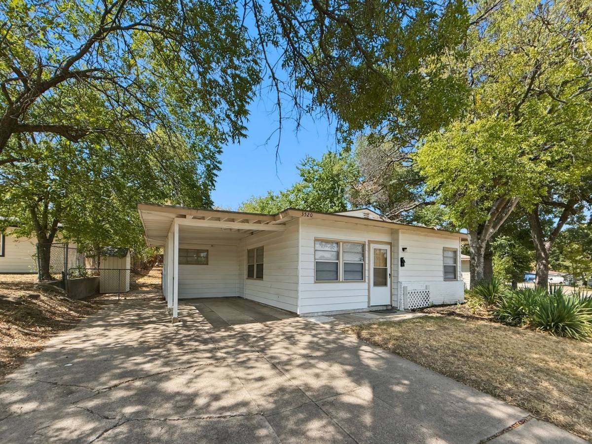 House for rent at 3520 Western Ave, Fort Worth, TX 76107