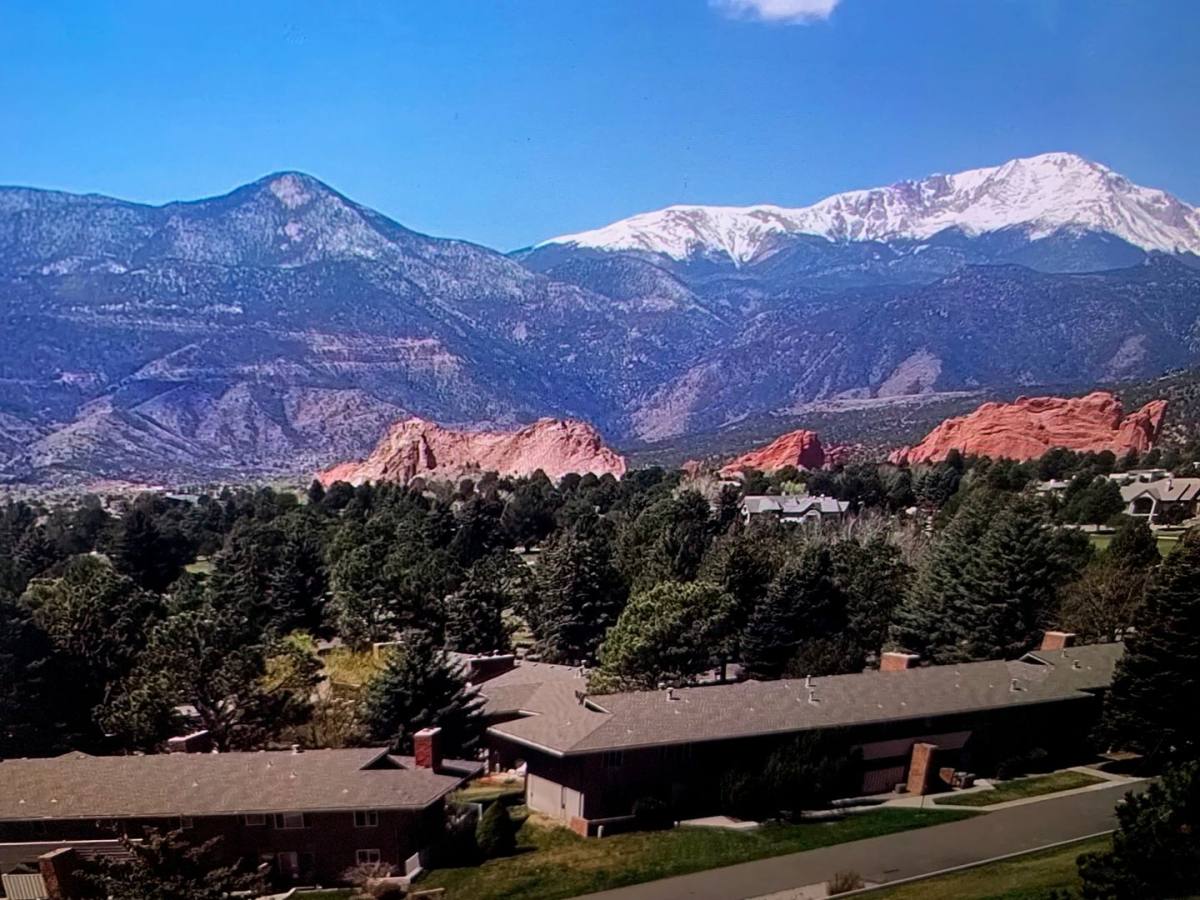 5308 Kissing Camels Dr #G1, Colorado Springs, CO 80904 - Townhouse for Rent - Image 2