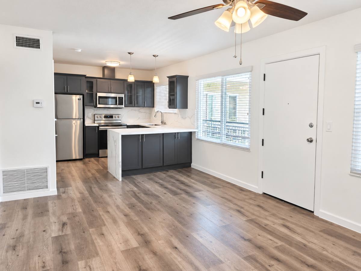 621 E 99th St #16, Inglewood, CA 90301 - Apartment for Rent - Image 2
