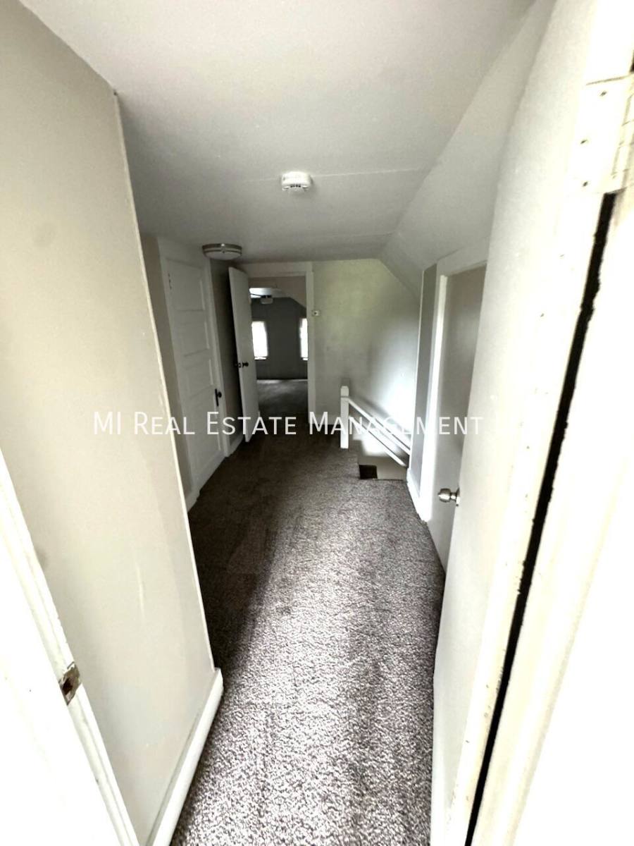 House for rent at 634 Catawba Ave, Muskegon, MI 49442