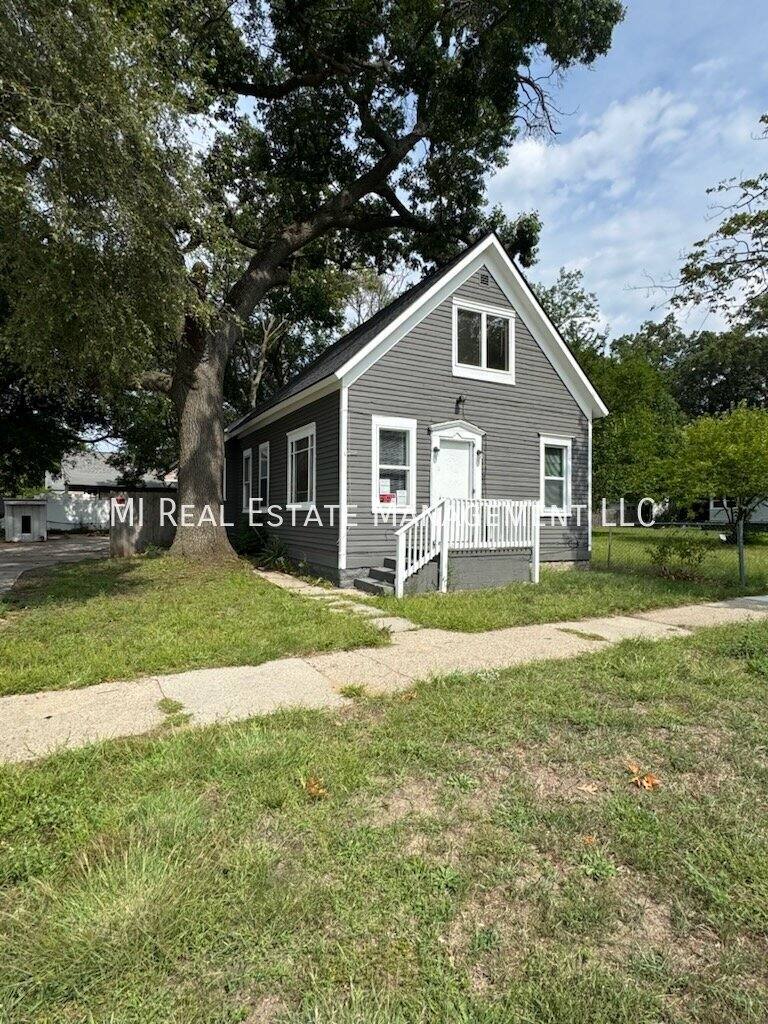 House for rent at 634 Catawba Ave, Muskegon, MI 49442