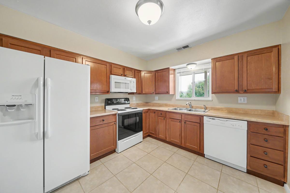 1094 Westmoreland Rd #C, Colorado Springs, CO 80907 - Apartment for Rent - Image 2