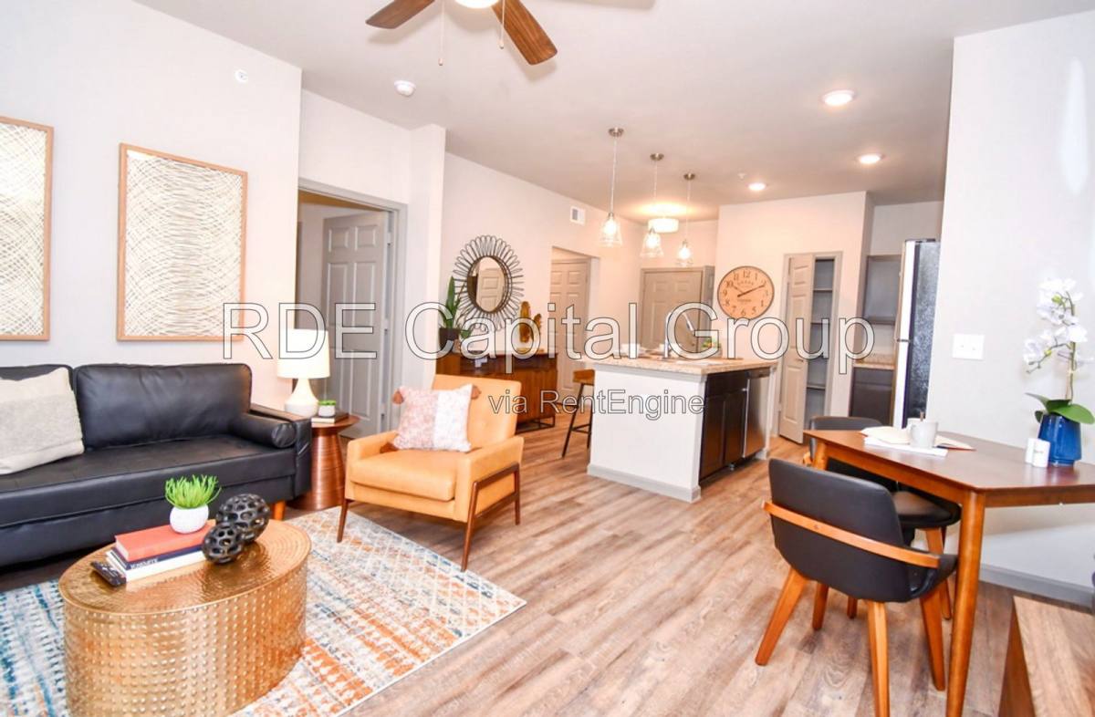 Apartment for rent at 4800 W Illinois Ave, Dallas, TX 75211