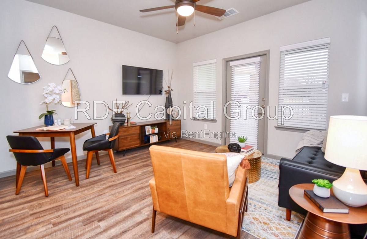 Apartment for rent at 4800 W Illinois Ave, Dallas, TX 75211