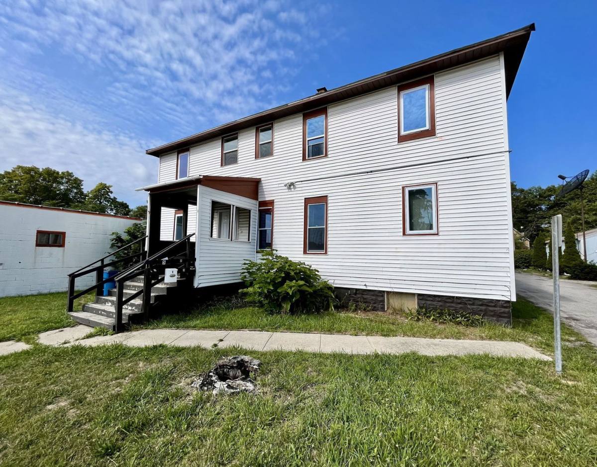 Apartment for rent at 2825 Sanford St #5, Muskegon, MI 49444