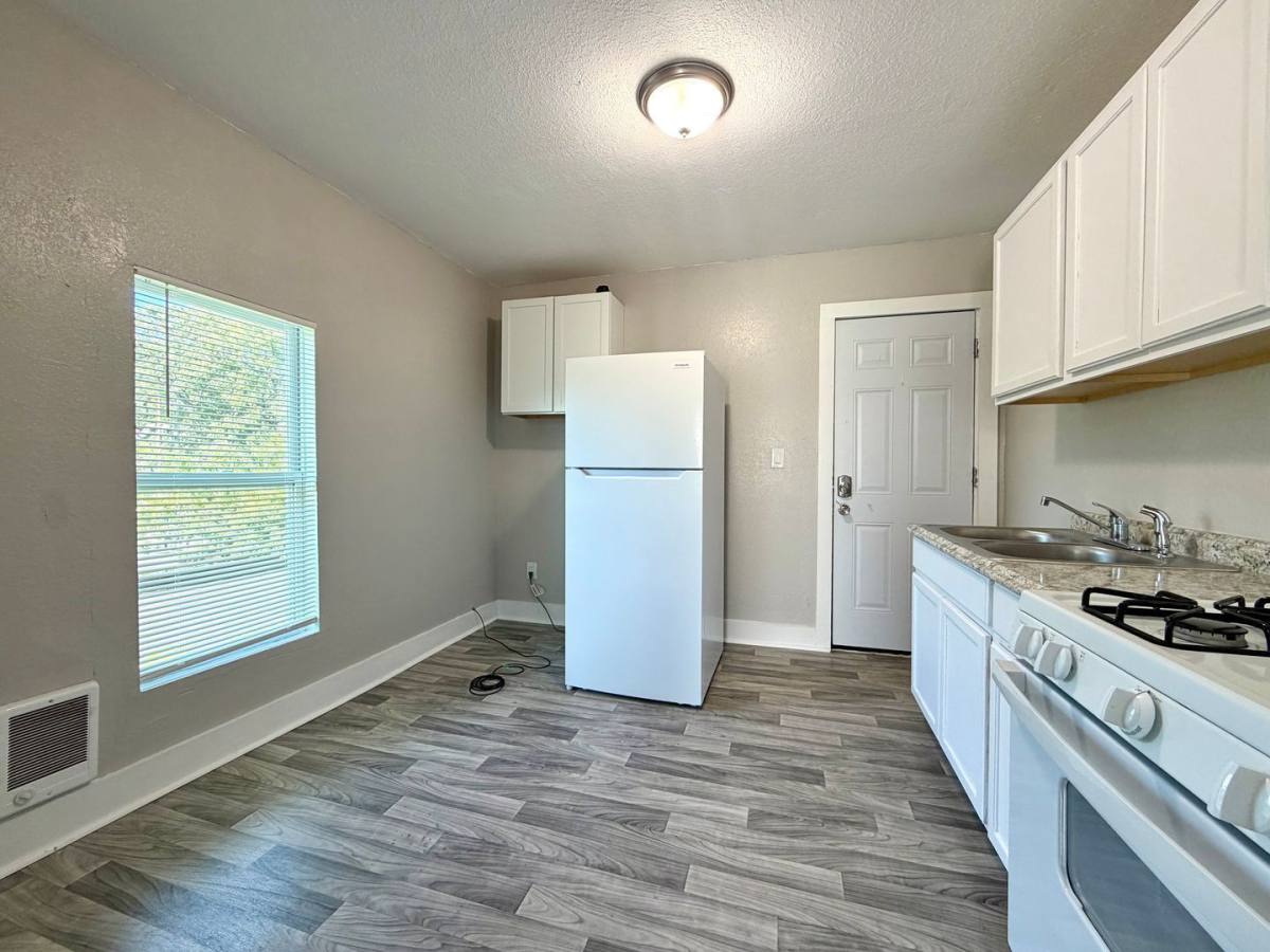 Apartment for rent at 2825 Sanford St #5, Muskegon, MI 49444