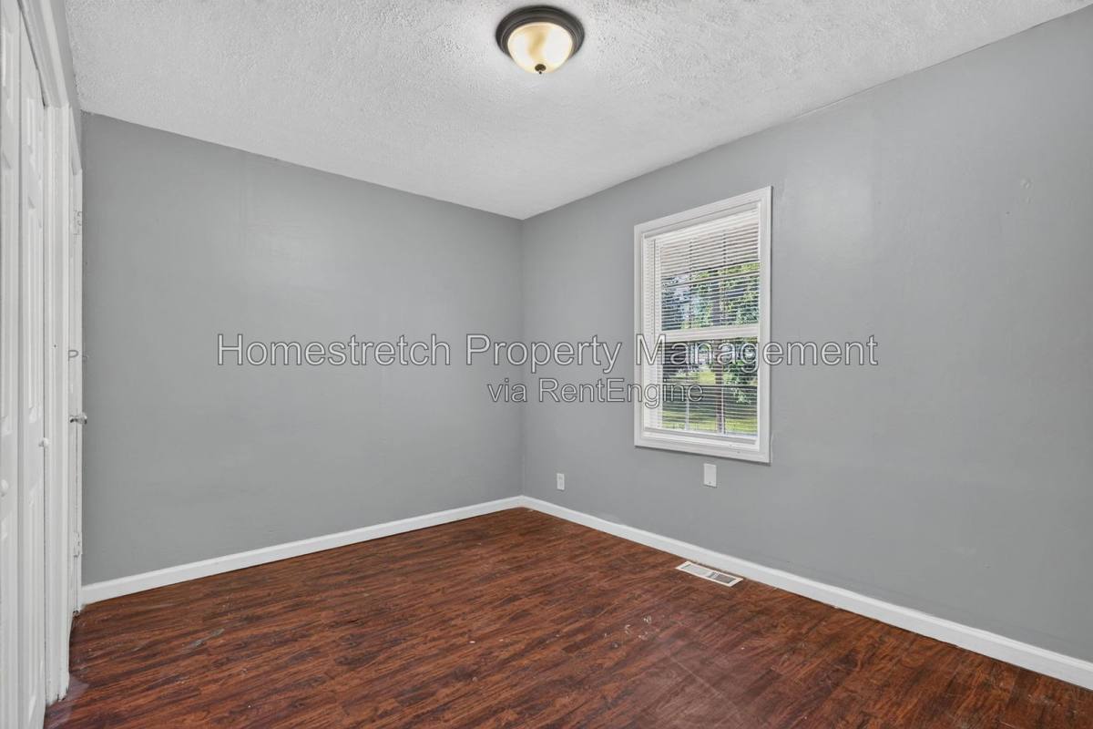 House for rent at 452 Bluff Dr, St. Louis, MO 63137