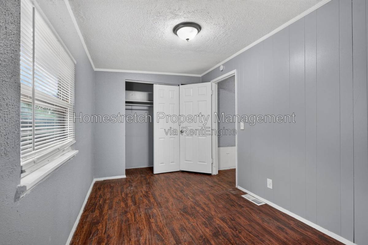 House for rent at 452 Bluff Dr, St. Louis, MO 63137