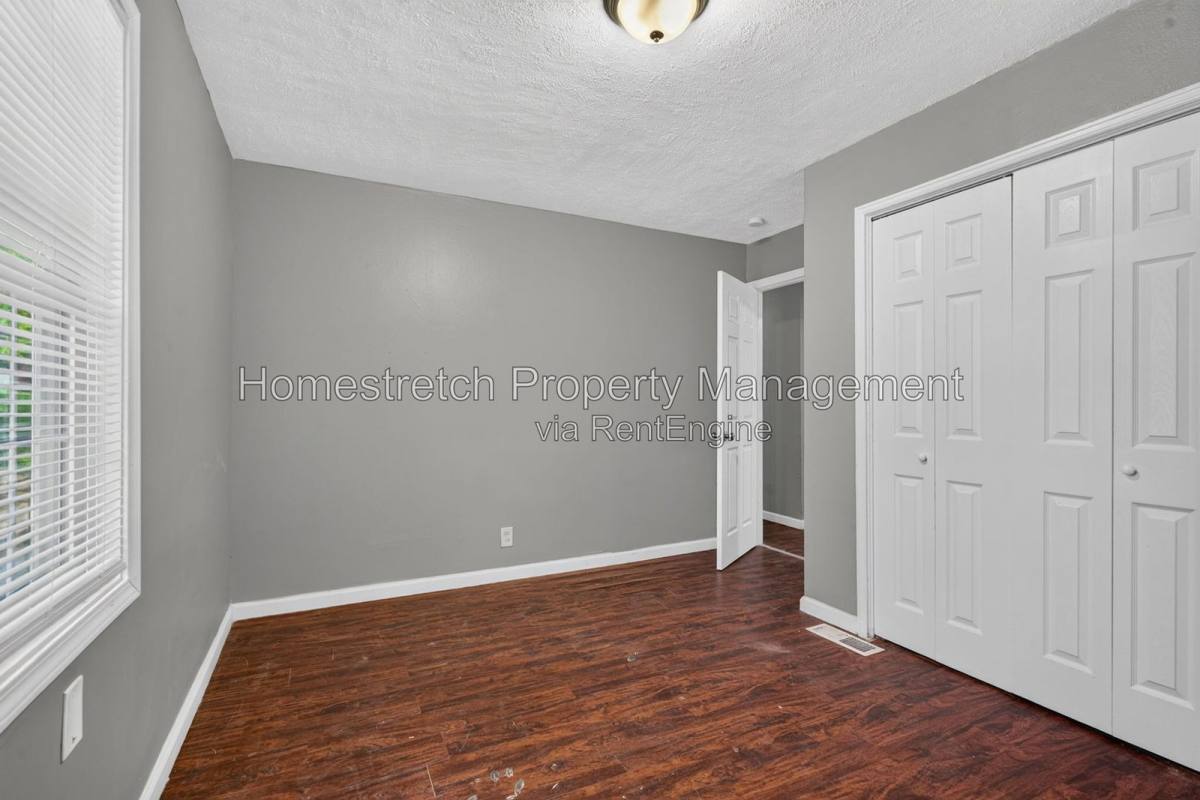 House for rent at 452 Bluff Dr, St. Louis, MO 63137