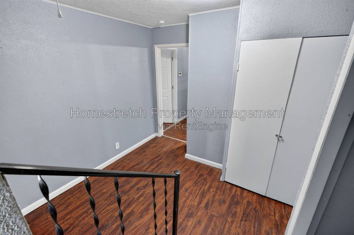 House for rent at 452 Bluff Dr, St. Louis, MO 63137