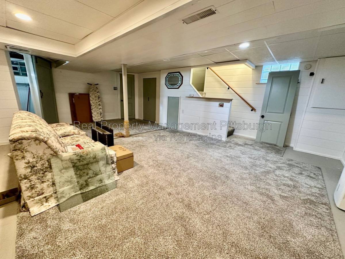 House for rent at 1130 Downlook St, Pittsburgh, PA 15201