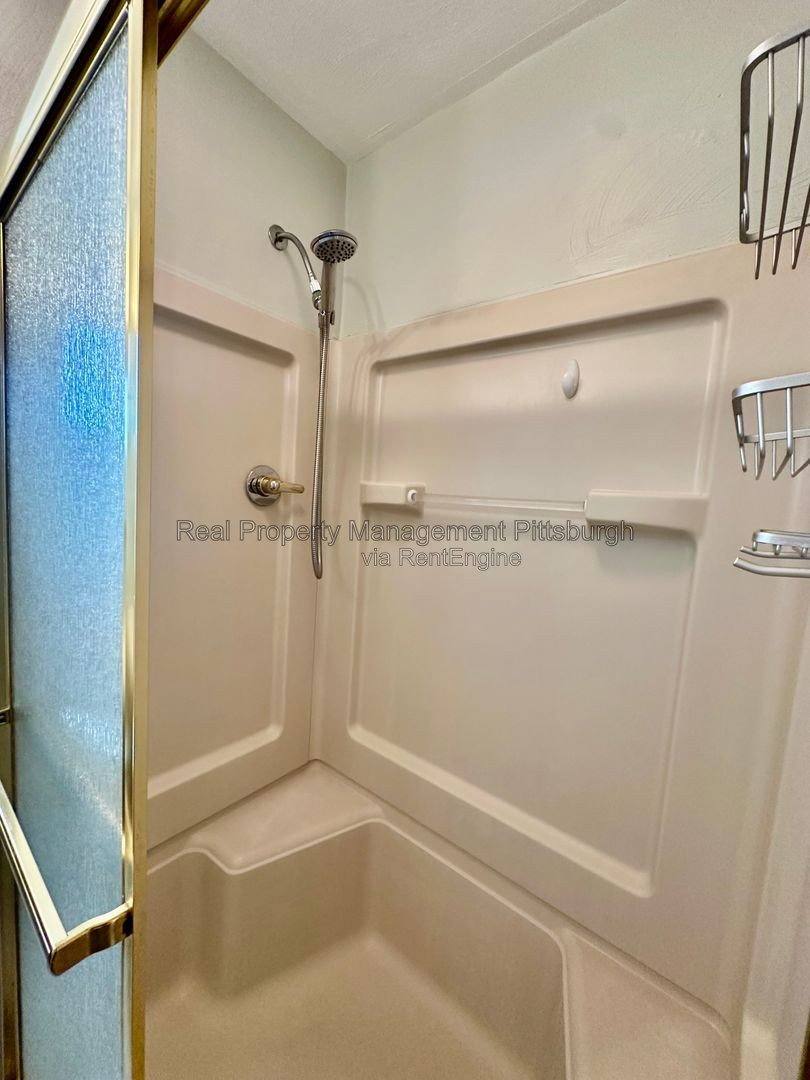 House for rent at 1130 Downlook St, Pittsburgh, PA 15201