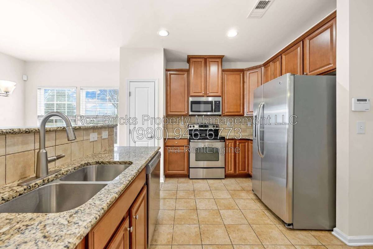 12022 Elizabeth Madison Court, Charlotte, NC 28277 - Townhouse for Rent - Image 8