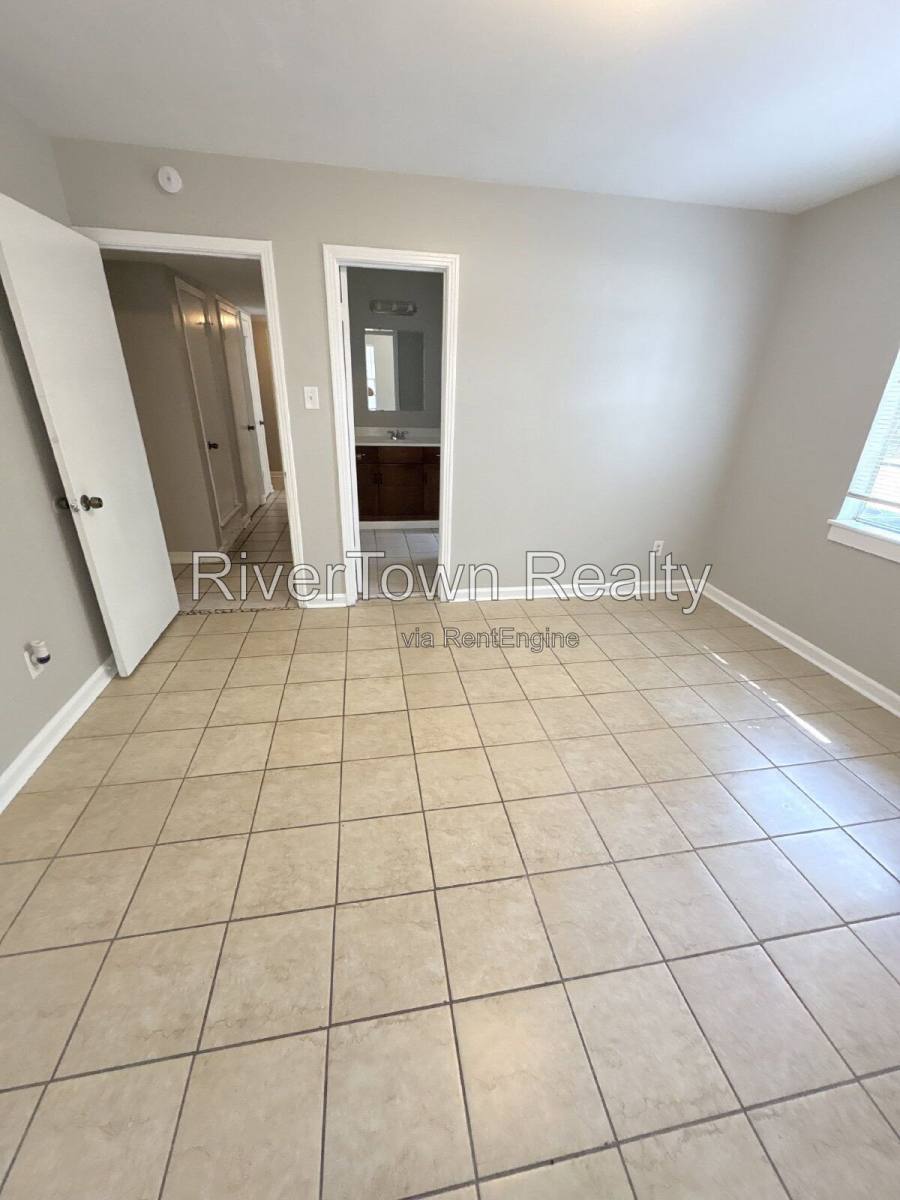 Apartment for rent at 1976 Goldbrier Lane, Memphis, TN 38134