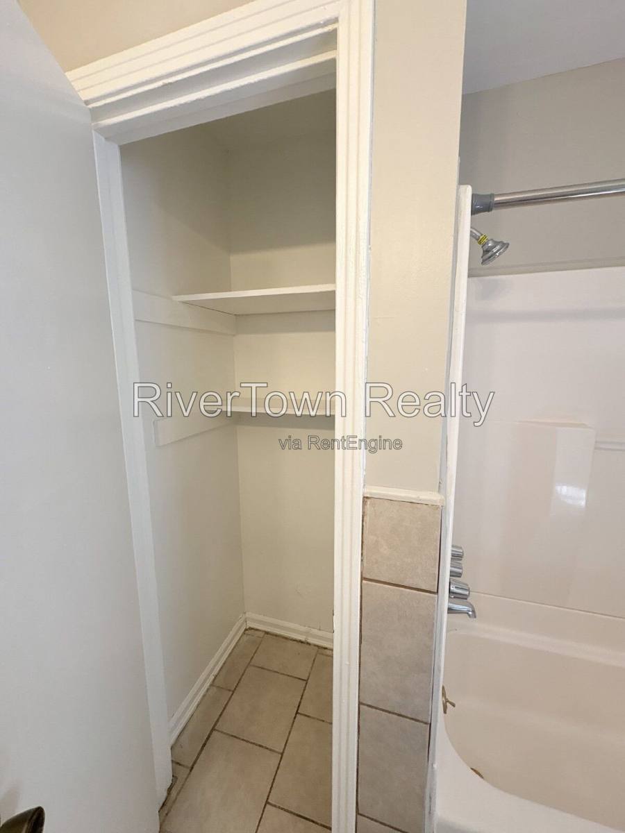 Apartment for rent at 1976 Goldbrier Lane, Memphis, TN 38134