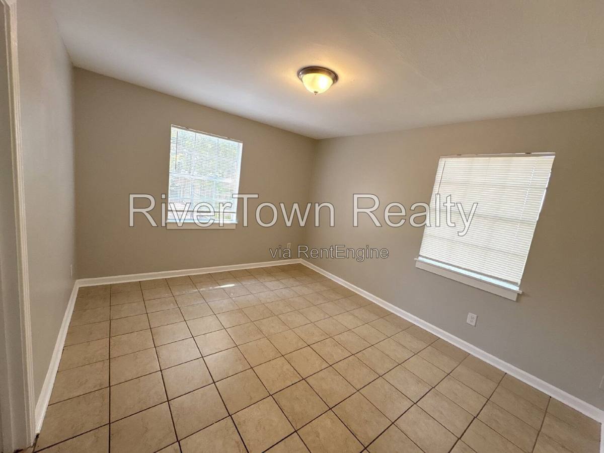 Apartment for rent at 1976 Goldbrier Lane, Memphis, TN 38134