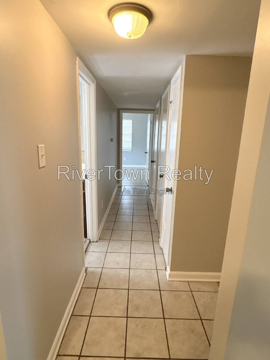 Apartment for rent at 1976 Goldbrier Lane, Memphis, TN 38134