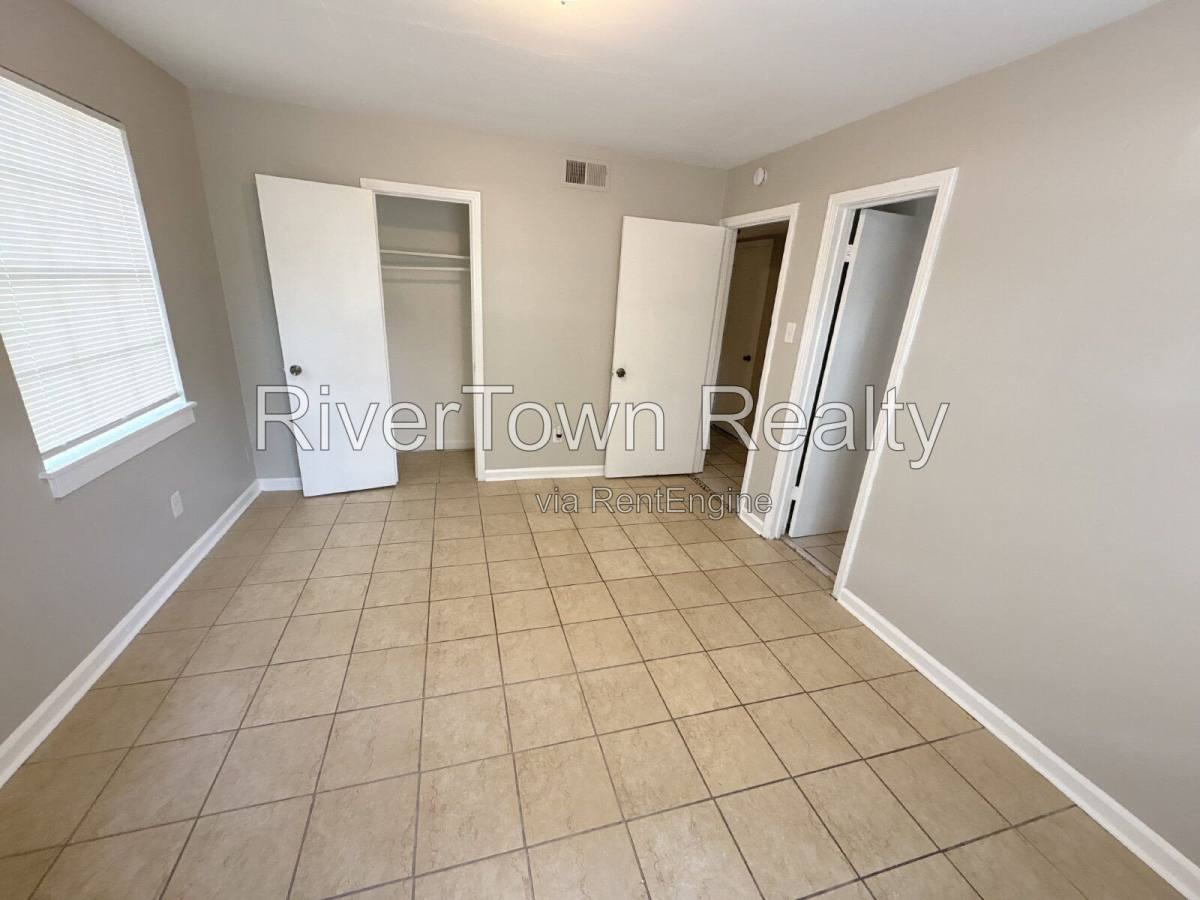 Apartment for rent at 1976 Goldbrier Lane, Memphis, TN 38134