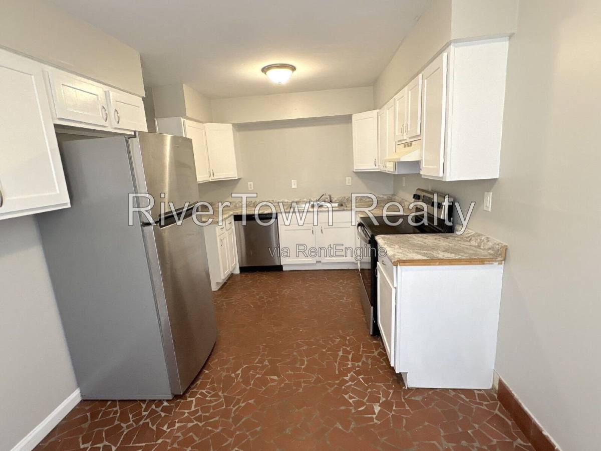 Apartment for rent at 1976 Goldbrier Lane, Memphis, TN 38134
