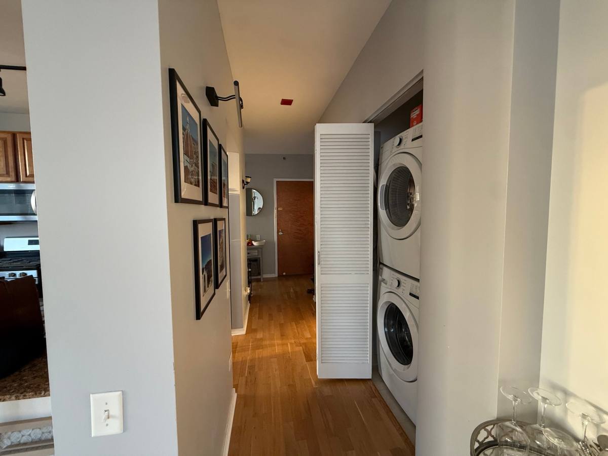 210 S Desplaines, Chicago, IL 60661 - Apartment for Rent - Image 7