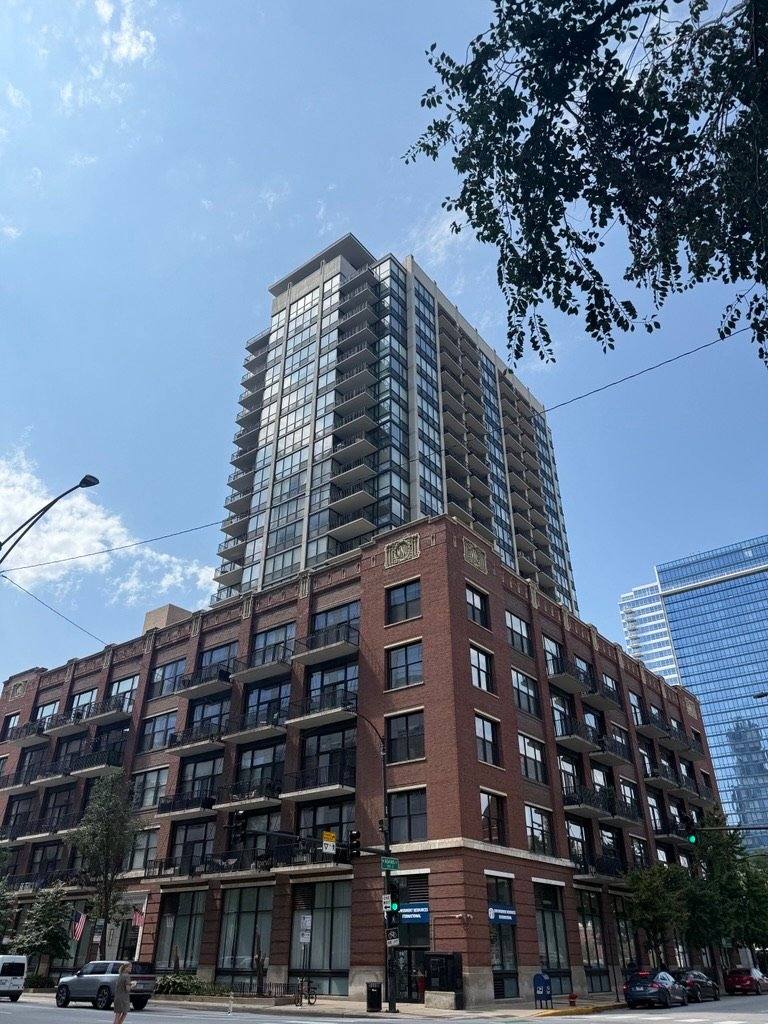 210 S Desplaines, Chicago, IL 60661 - Apartment for Rent - Image 1