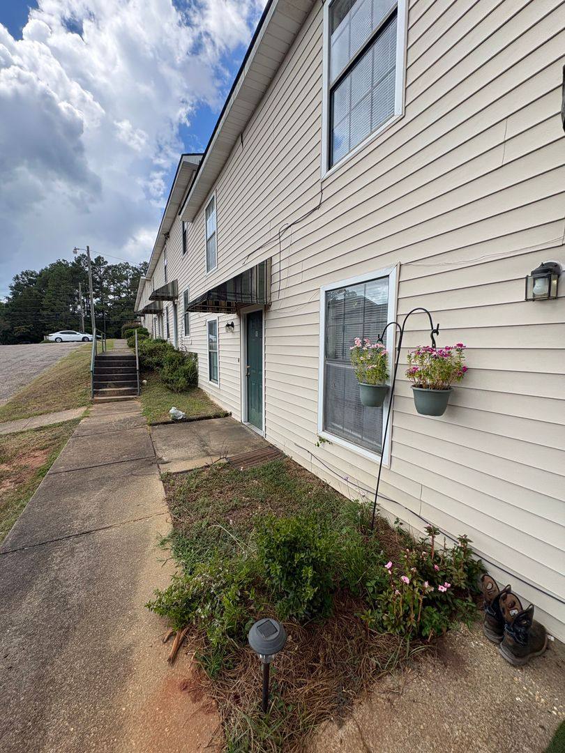 Apartment for rent at 514 S Three Notch St, Troy, AL 36081