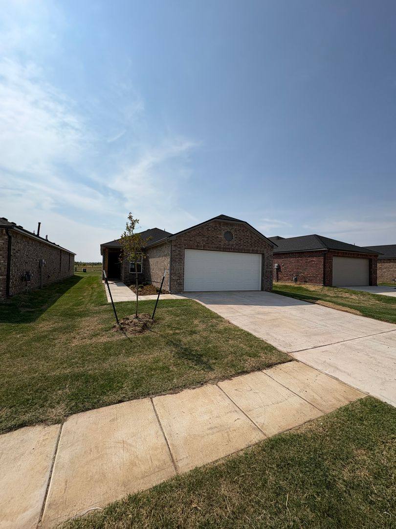 9236 NW 129th St, Yukon, OK 73099 - House for Rent - Image 2