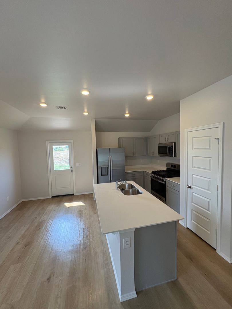 9236 NW 129th St, Yukon, OK 73099 - House for Rent - Image 8