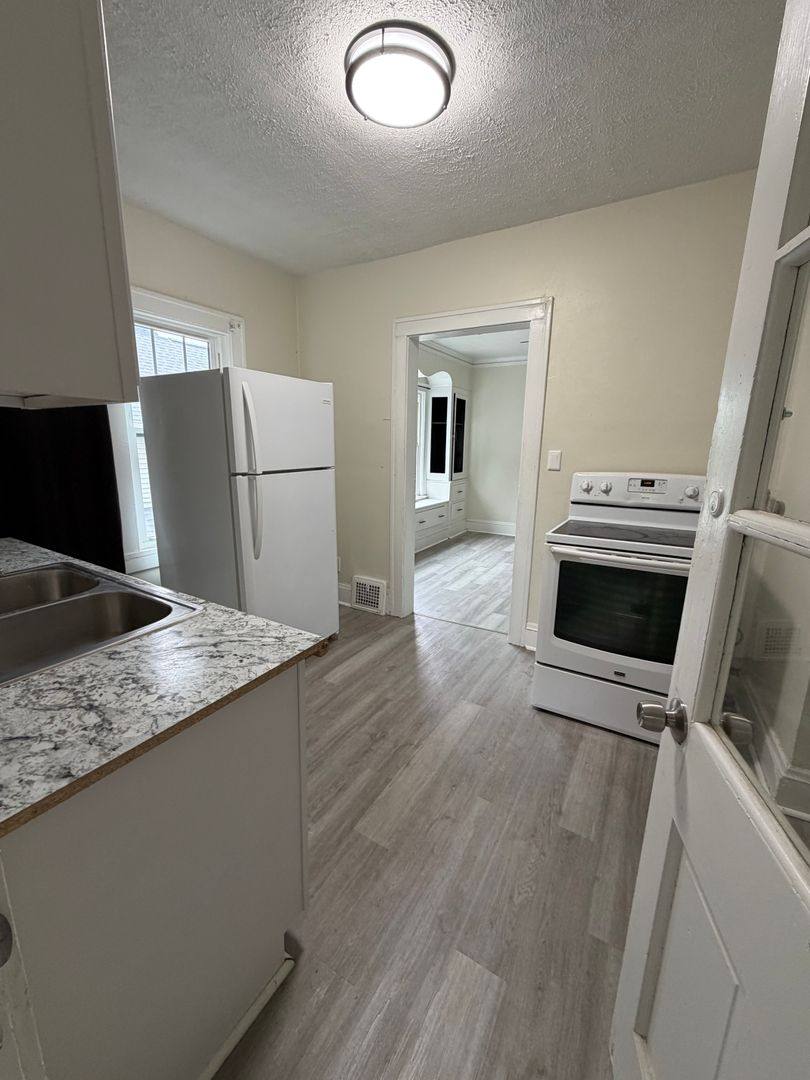 Apartment for rent at 3049 W 116th St, Cleveland, OH 44111