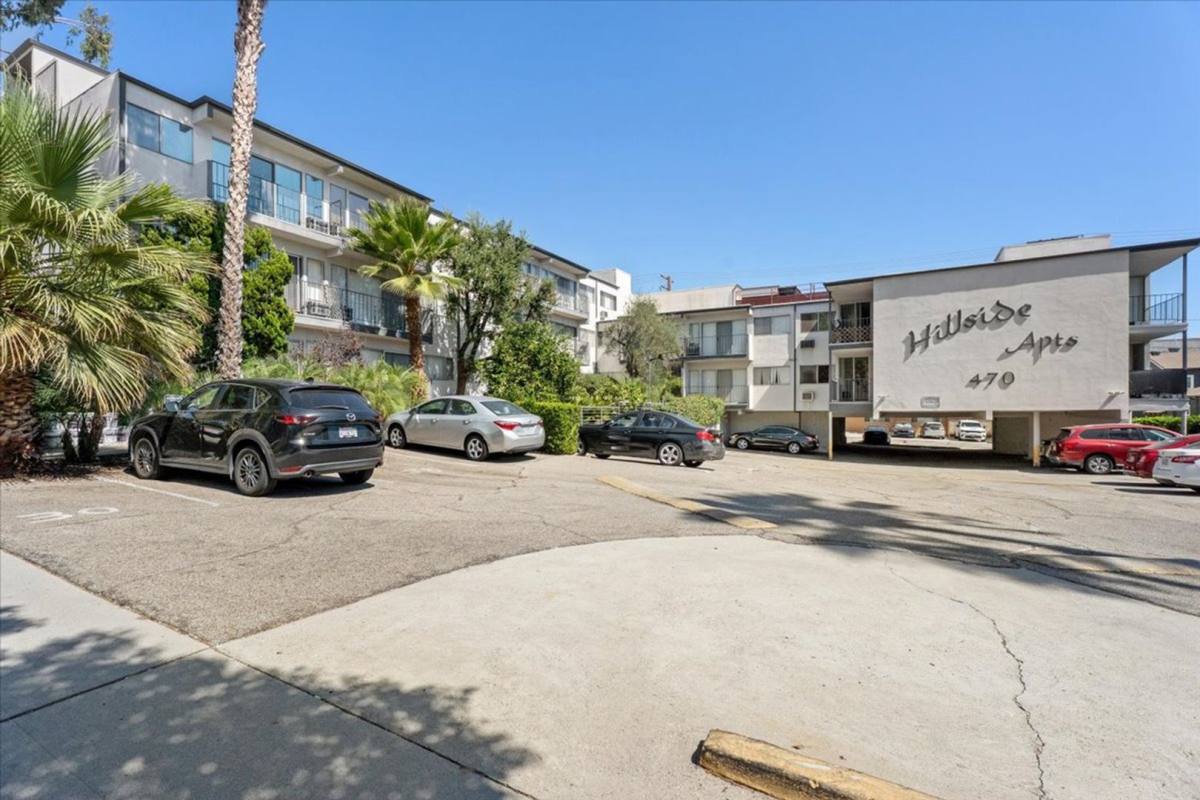 Apartment for rent at 470 E Angeleno Ave, Burbank, CA 91501