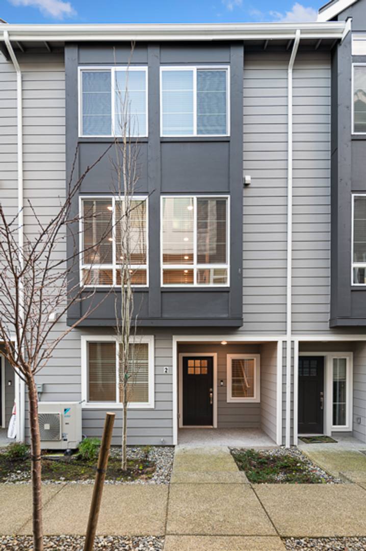 Townhouse for rent at 6636 NE 188th Court, Kenmore, WA 98028